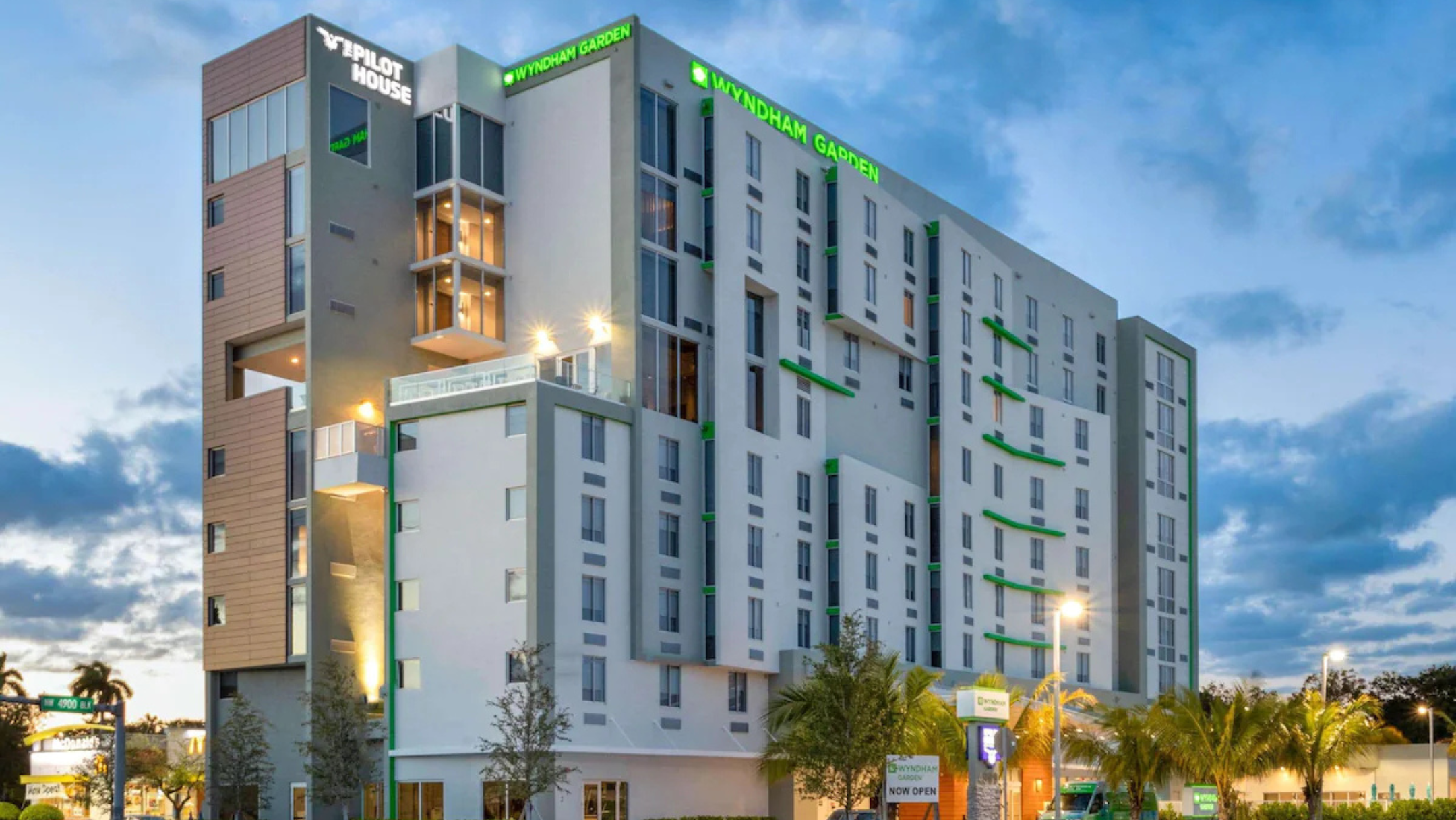 Wyndham Garden Miami International Airport exterior