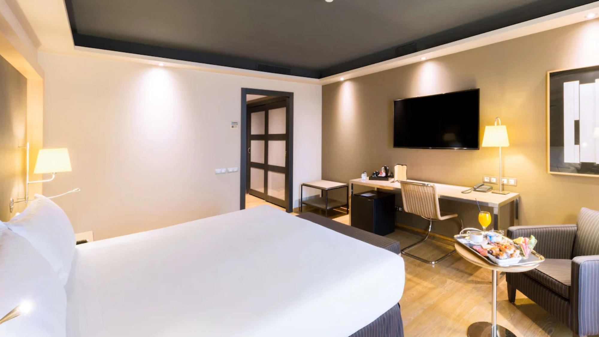 Hotel Jazz rooftop pool and central location in Barcelona