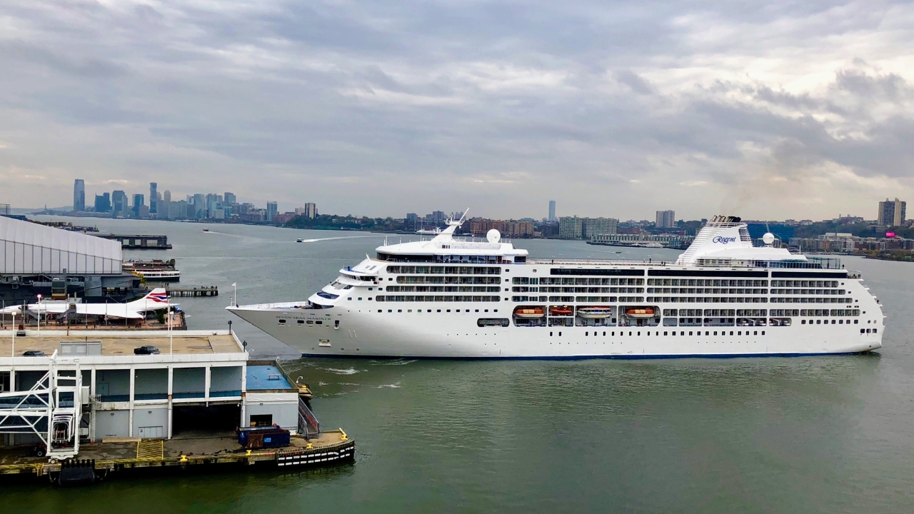 Seven Seas Mariner Departing Manhatten Cruise Terminal