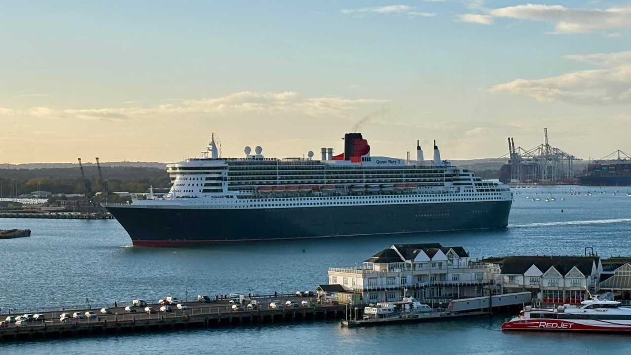 Oasis class ship departing miami cruise port