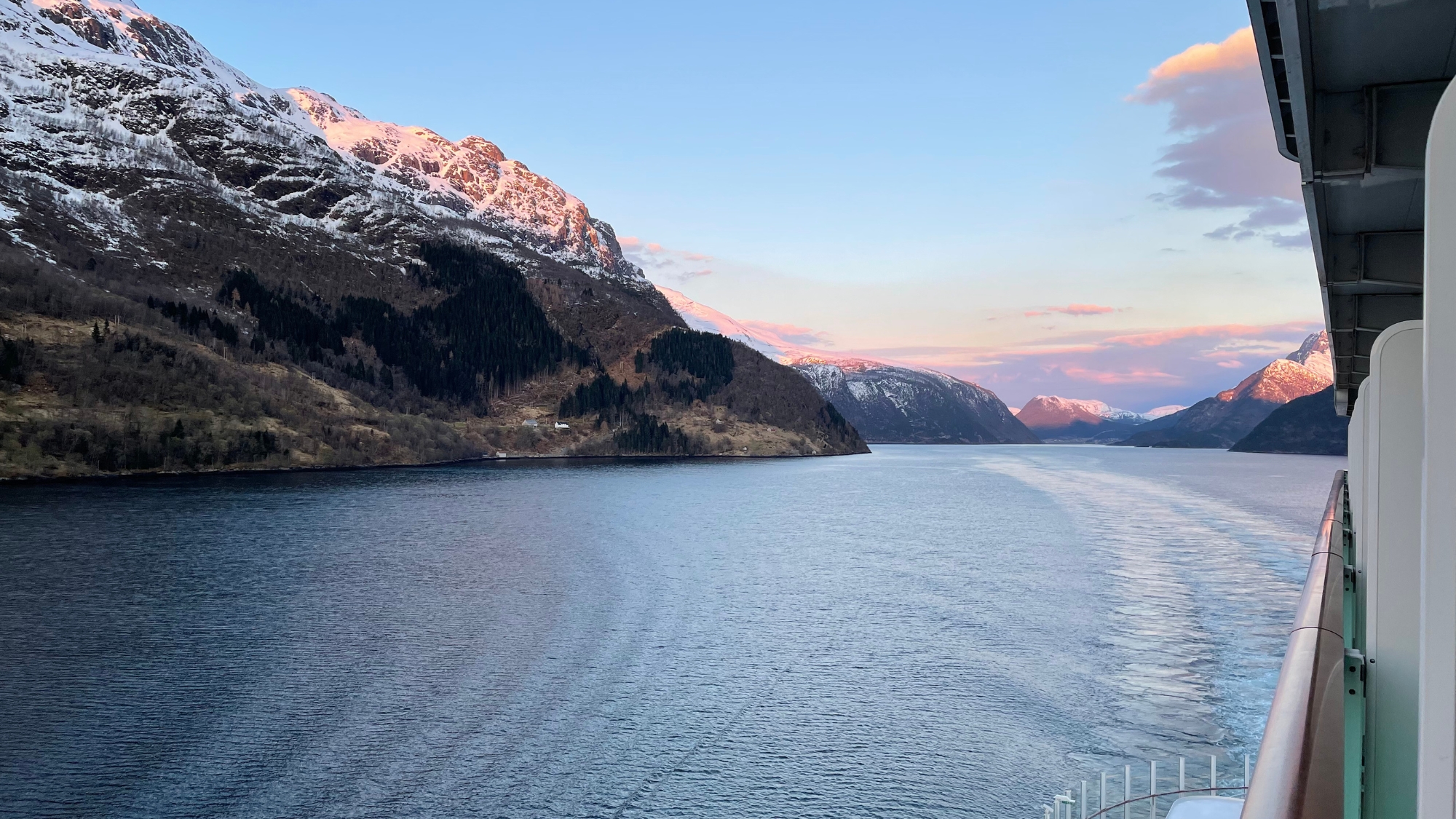 Nordfjord Sailing Nordfjord toward Olden